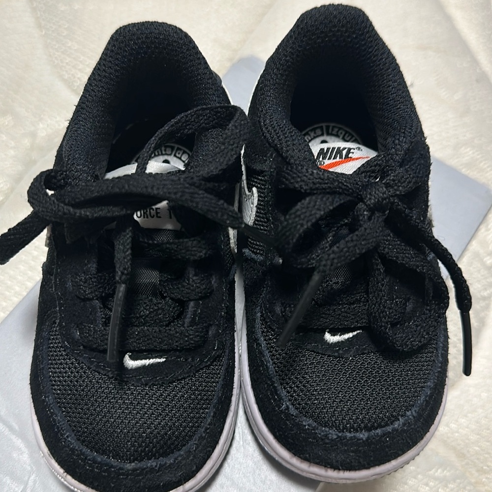 Nike Force 1 black/white size 4c